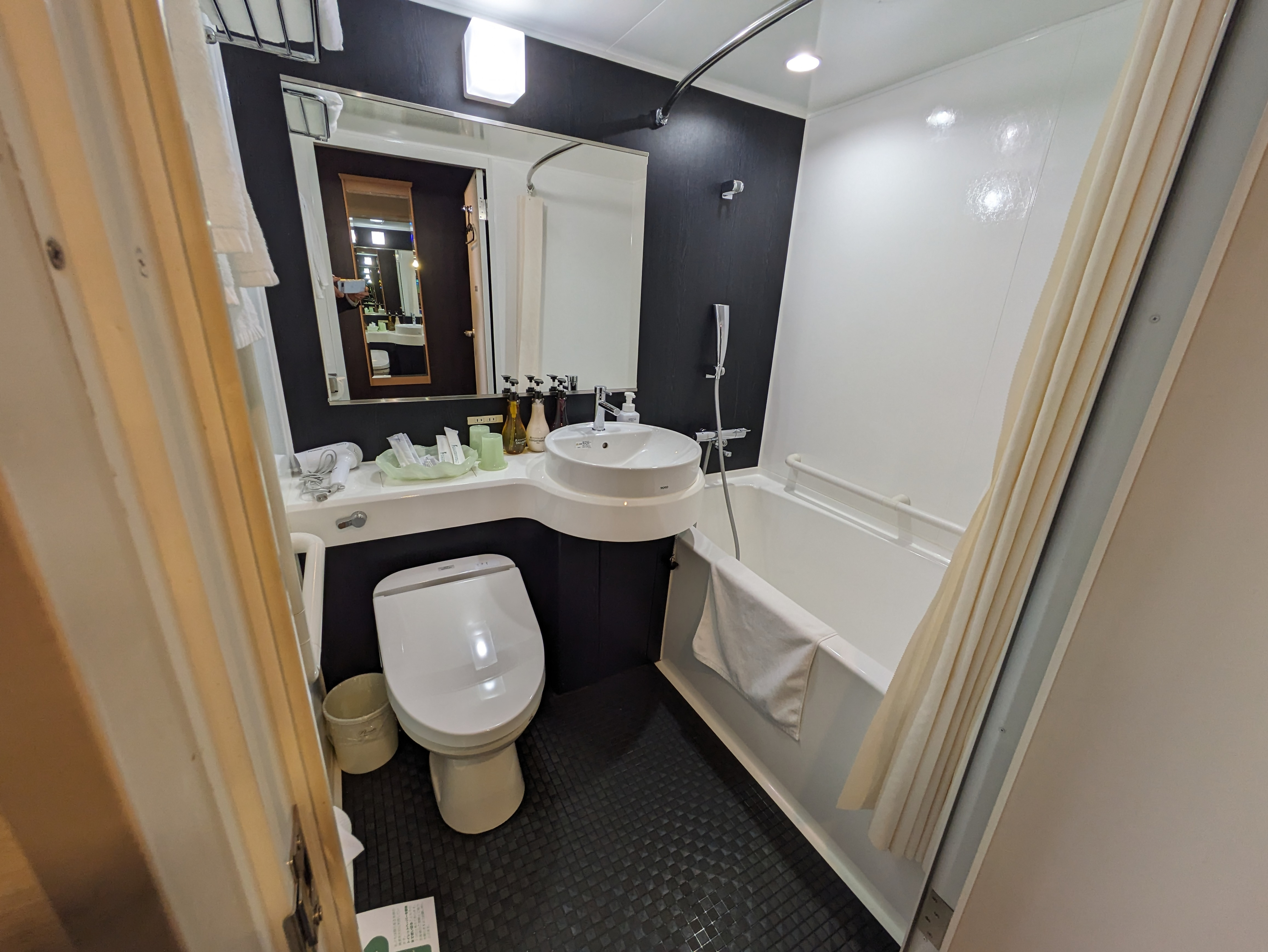 Photo of the handicap accessible bathroom