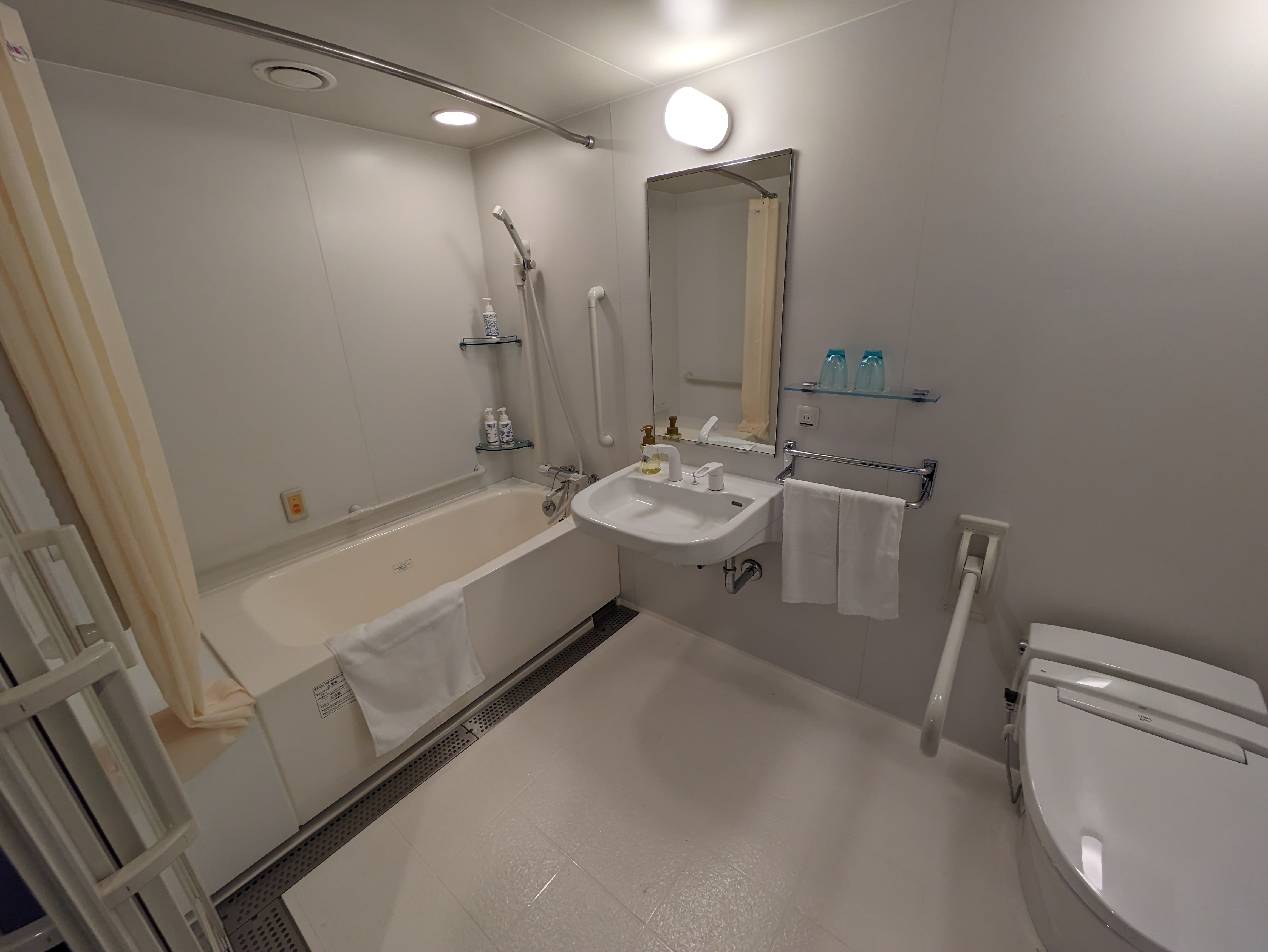 Photo of the handicap accessible bathroom