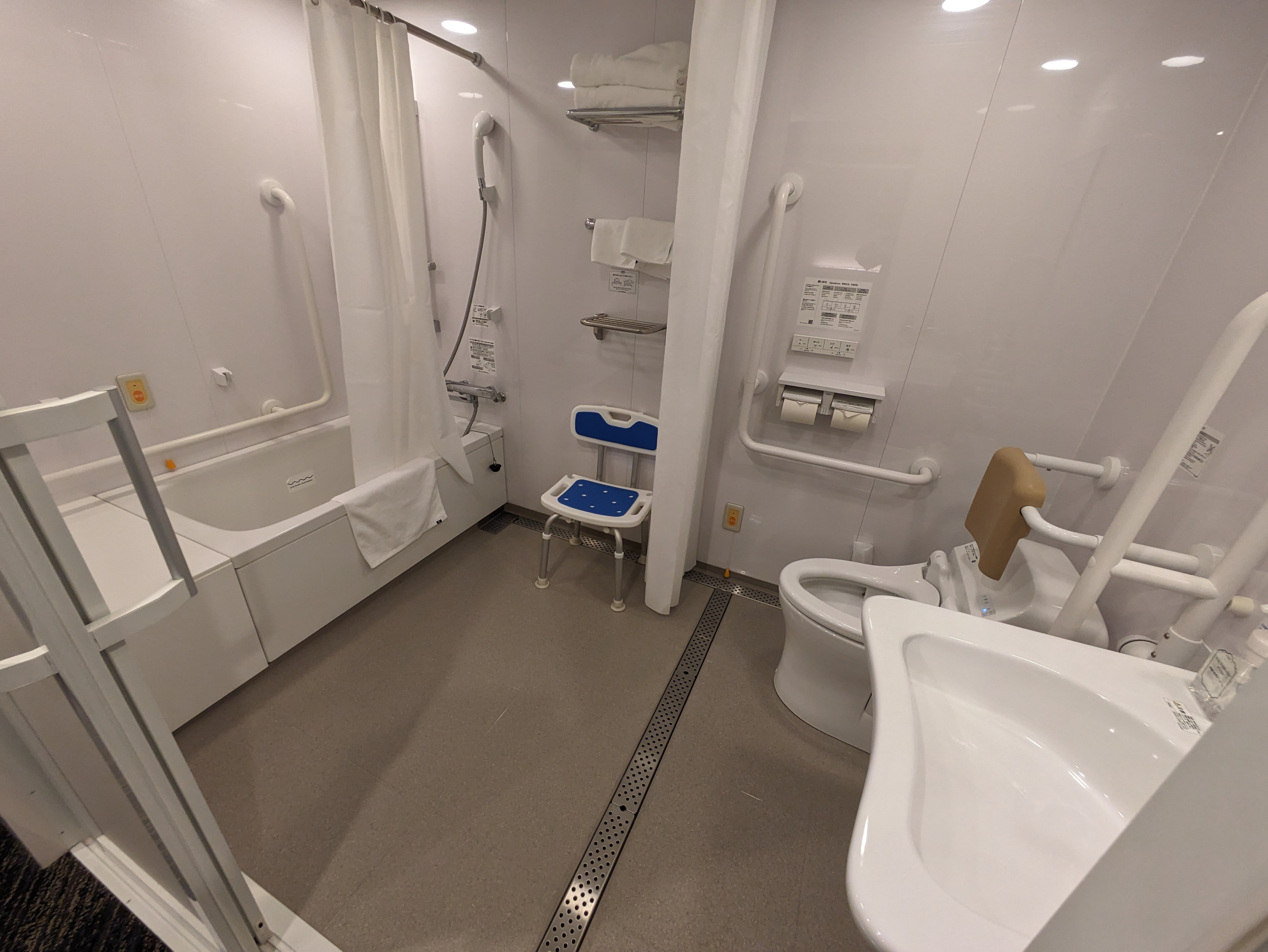 Photo of the handicap accessible bathroom