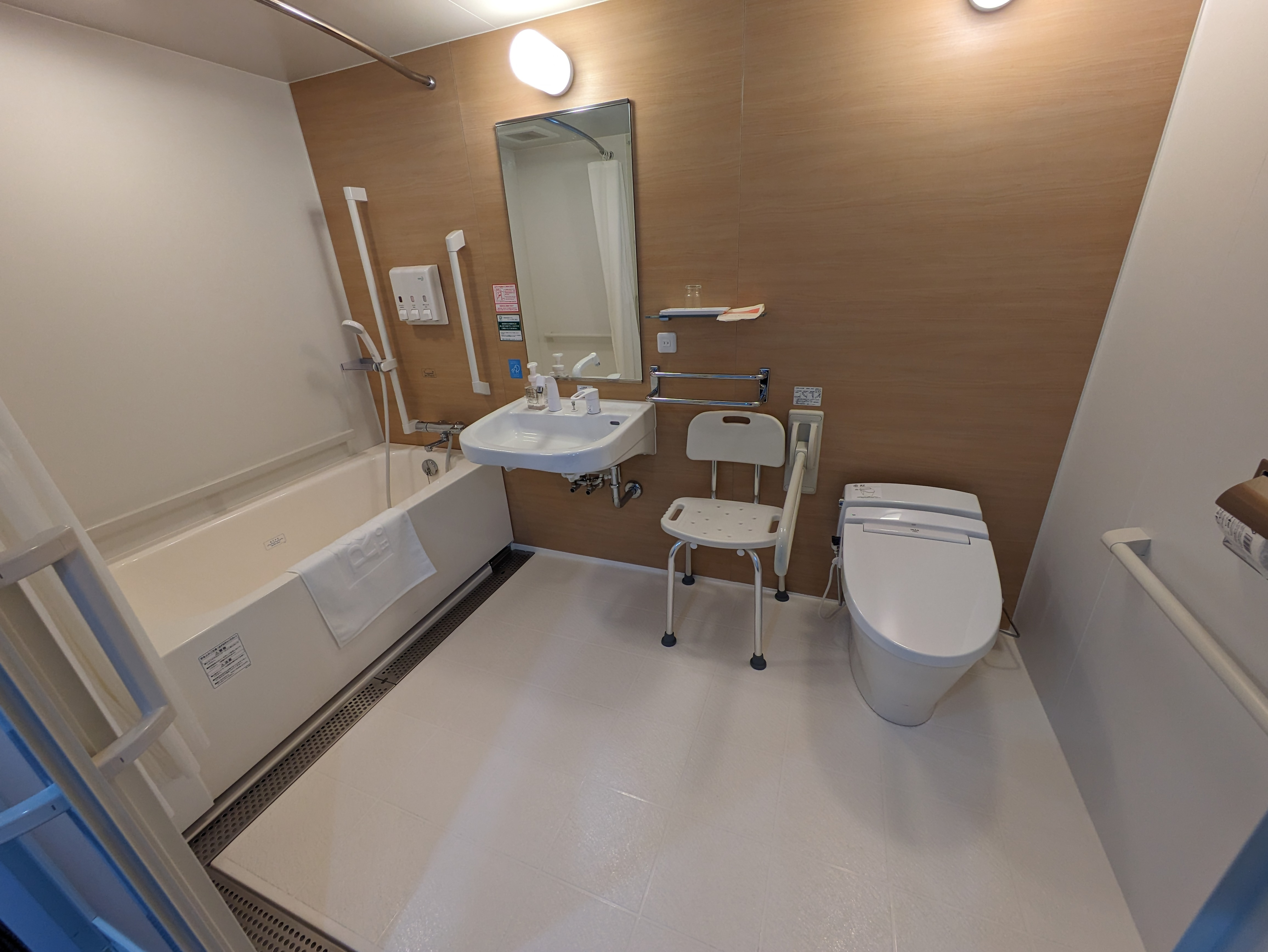 Photo of the handicap accessible bathroom