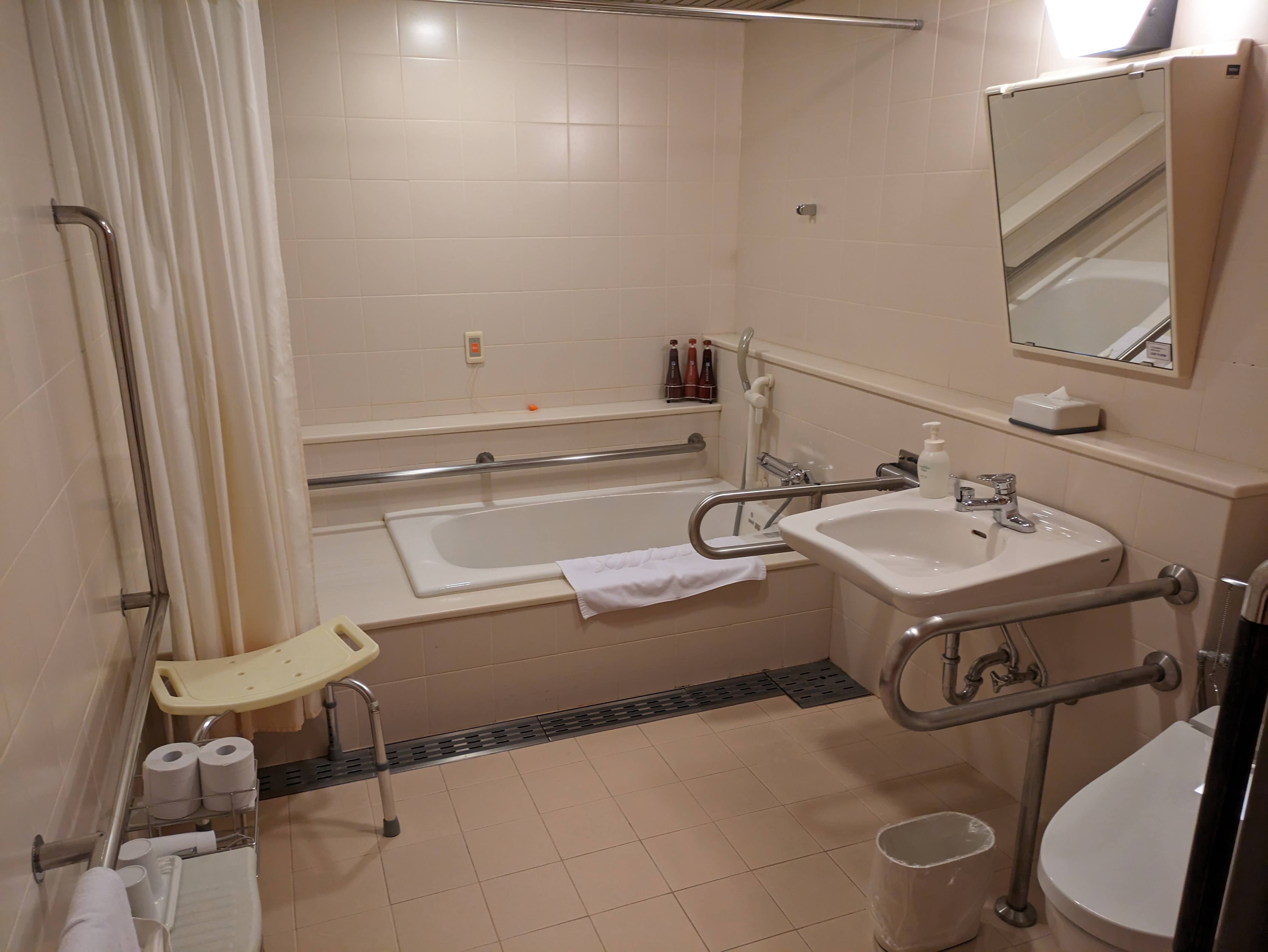 Photo of the handicap accessible bathroom