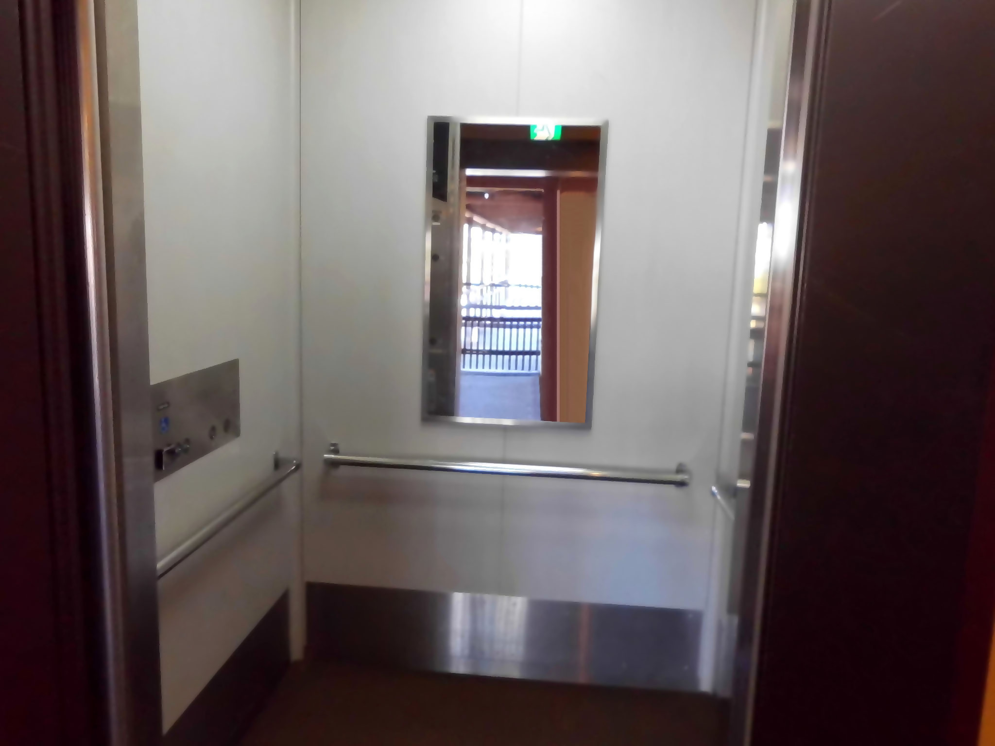 Photo of the interior of the elevator in Kansenro