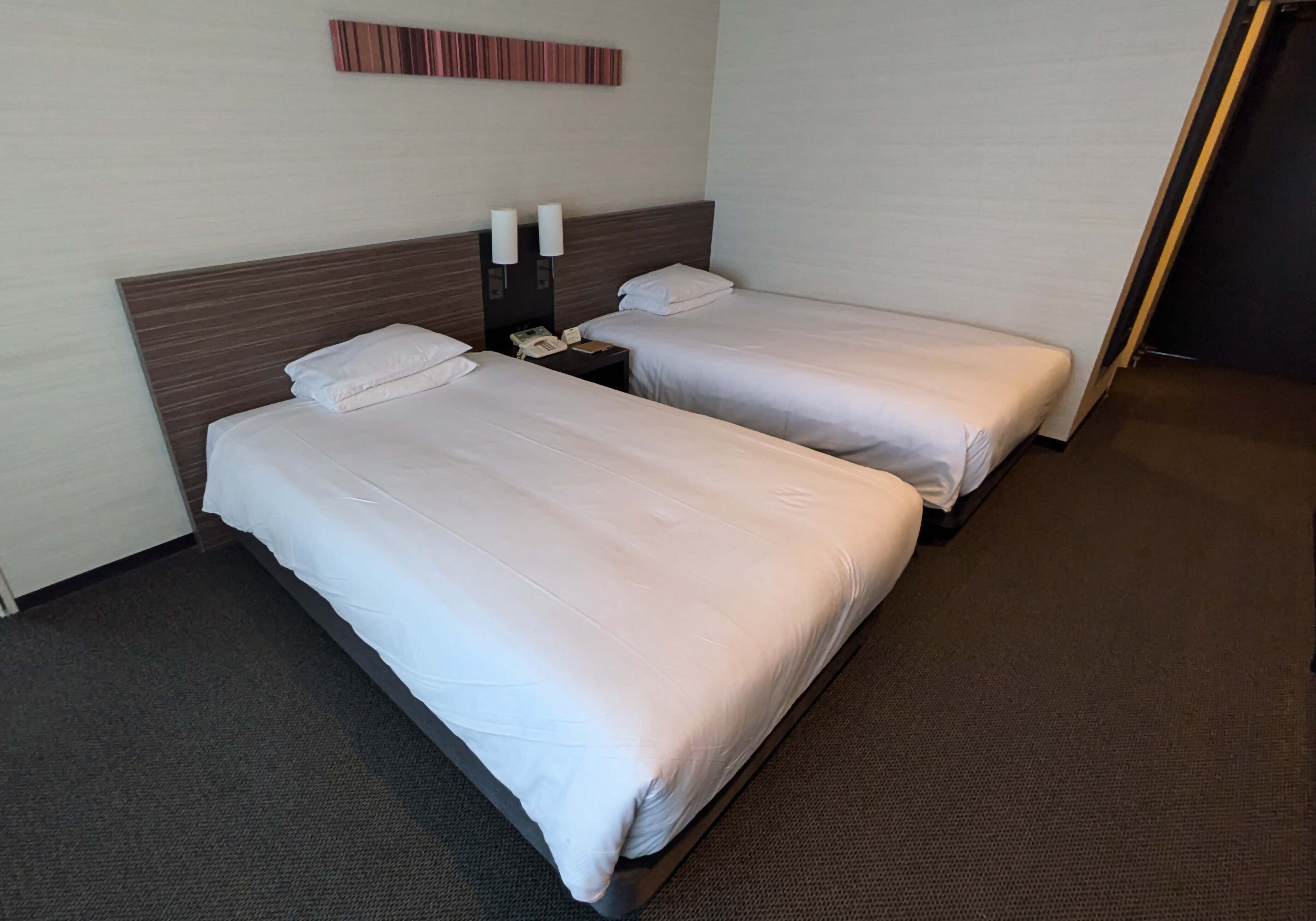 Photo of the accessible room bed