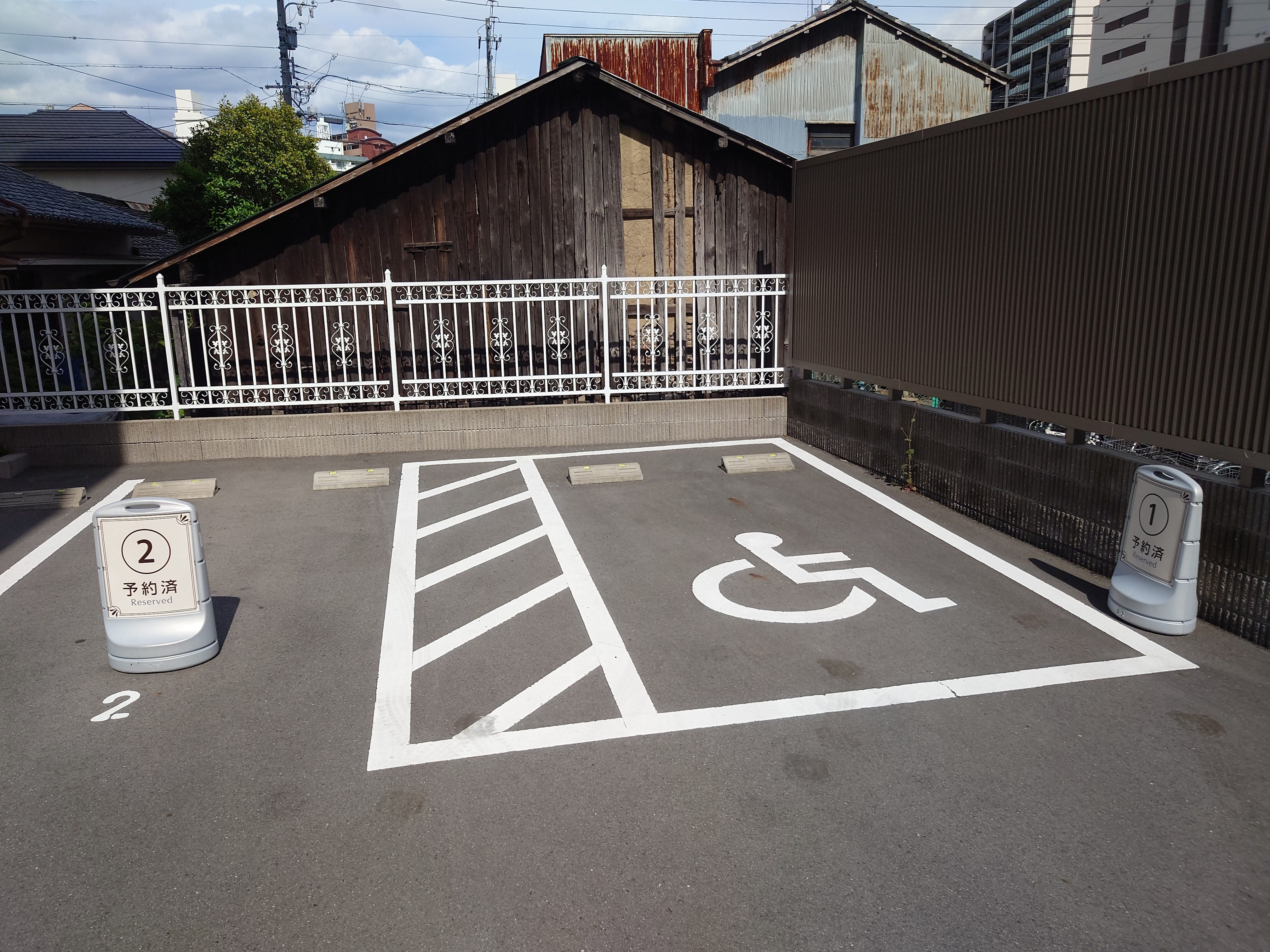 Photo of the wheelchair parking space