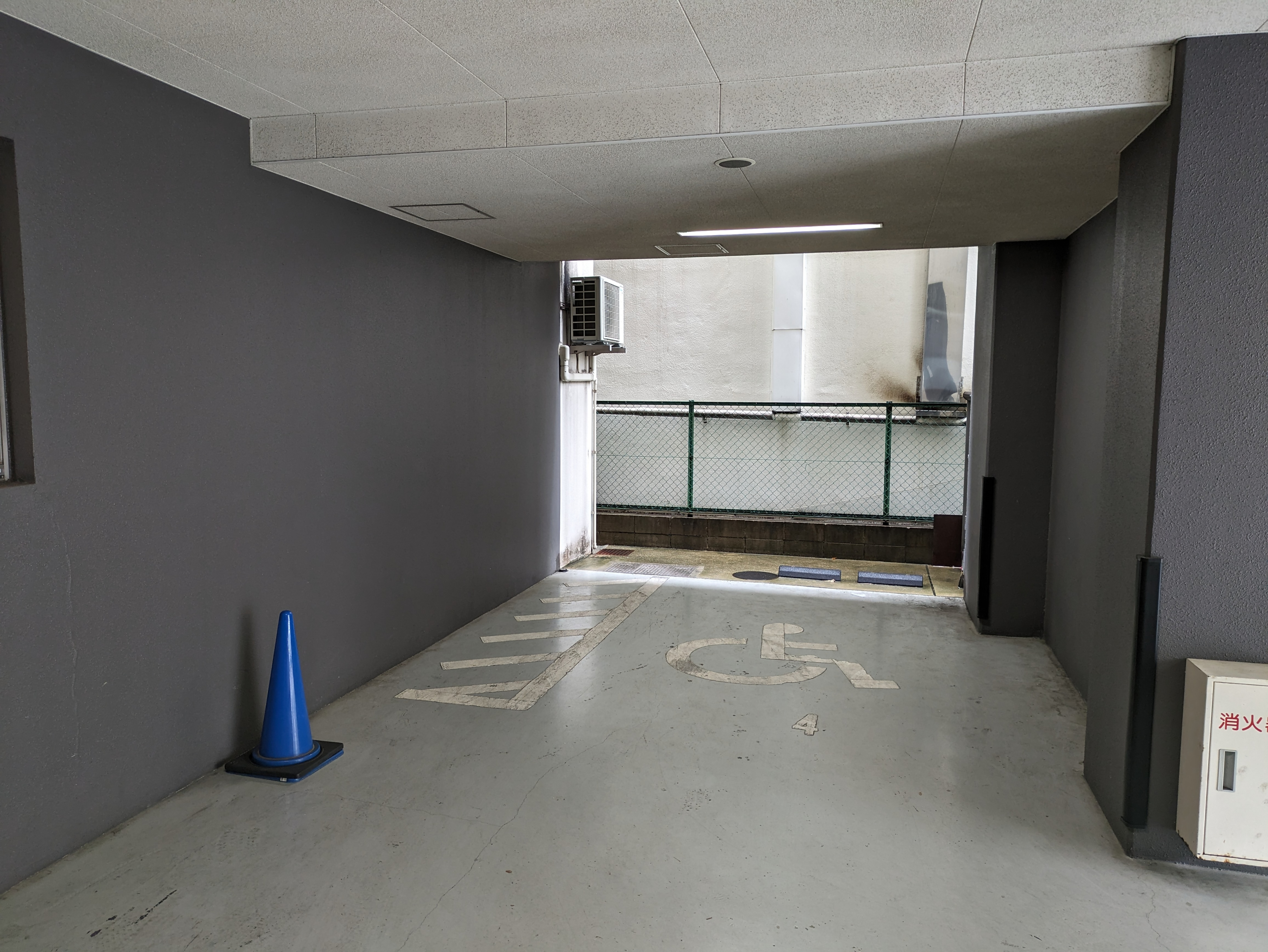 Photo of the wheelchair parking space