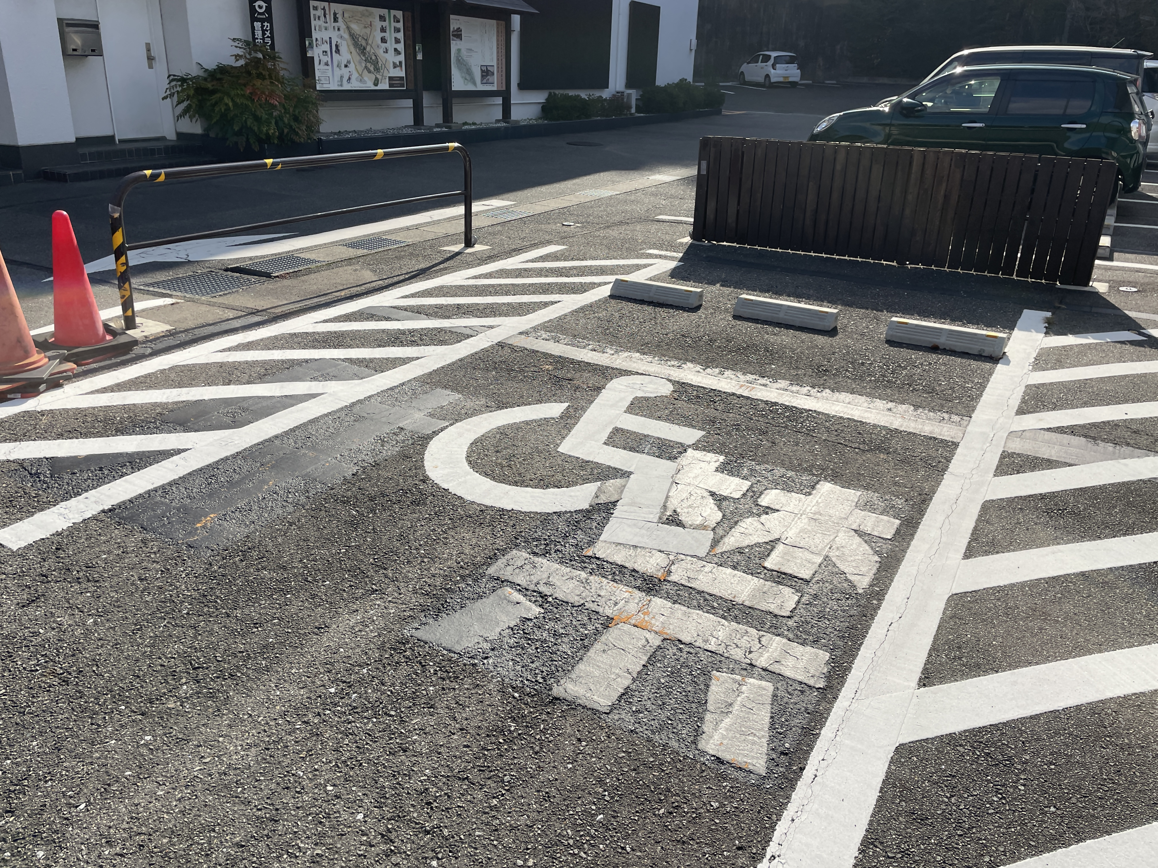 Photo of the parking area