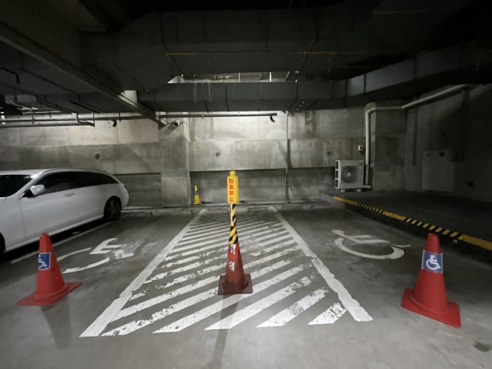 Photo of the wheelchair parking space