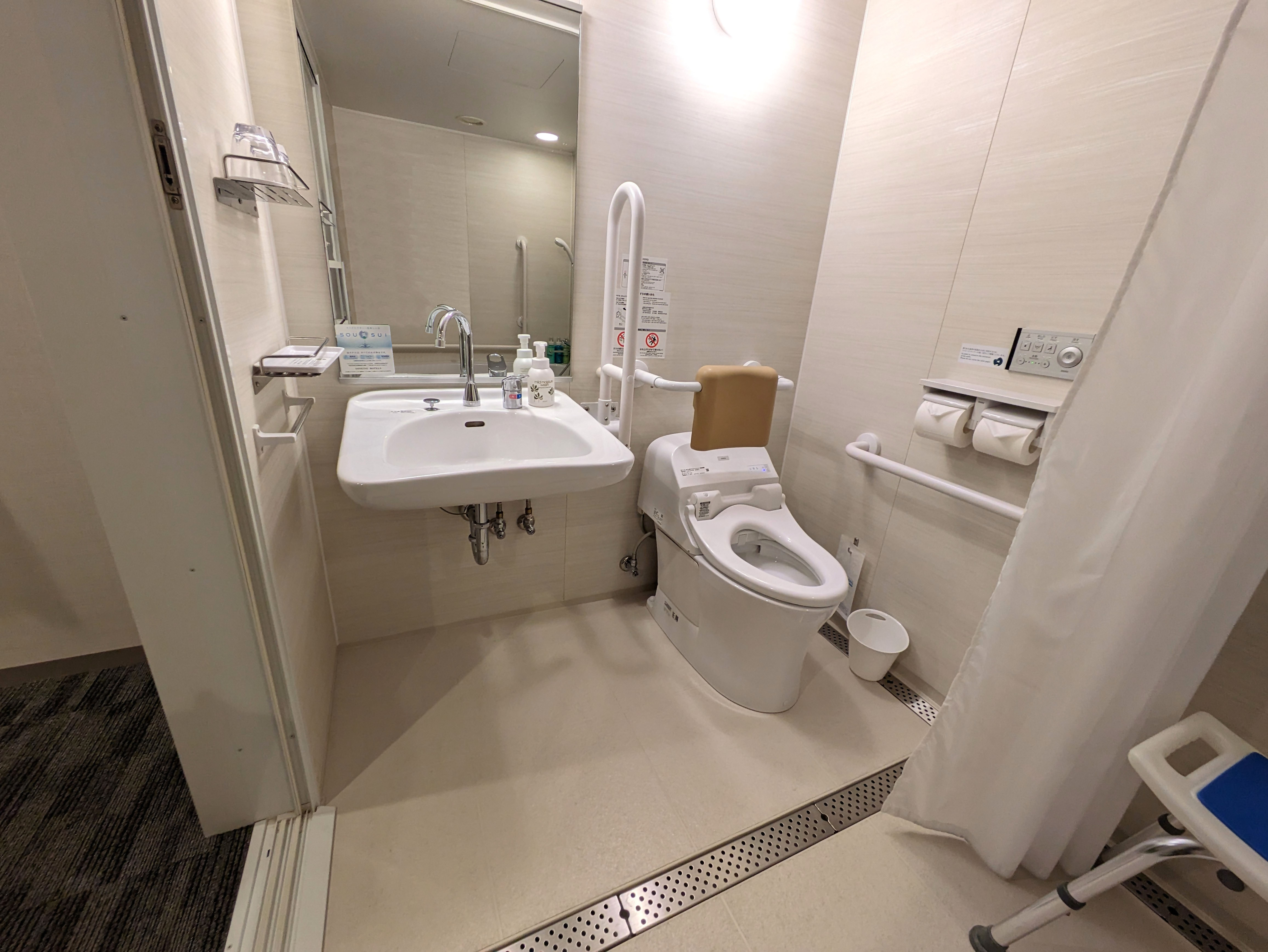 Photo of the handicap accessible toilet