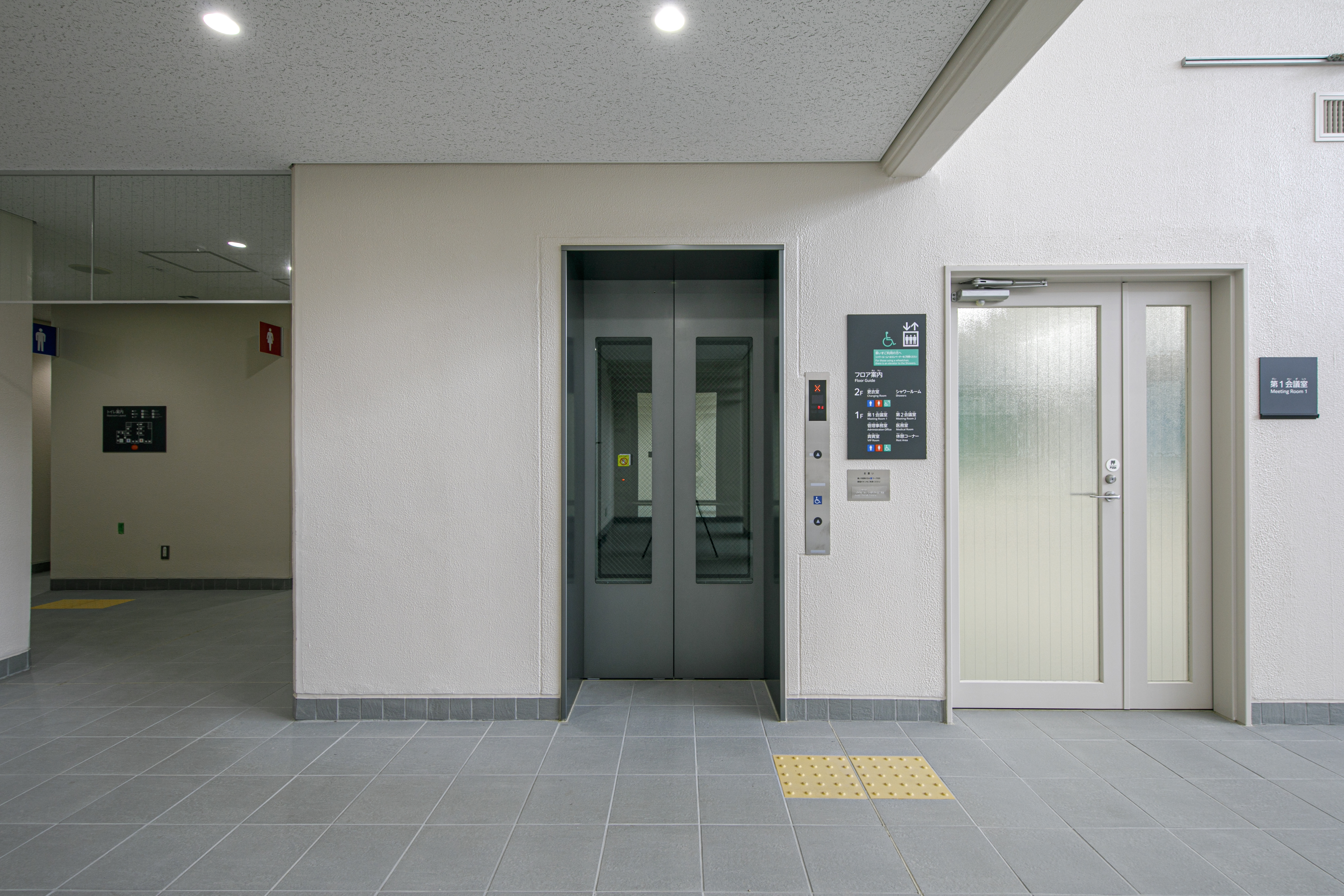 第一管理棟1階のエレベーターホールの写真