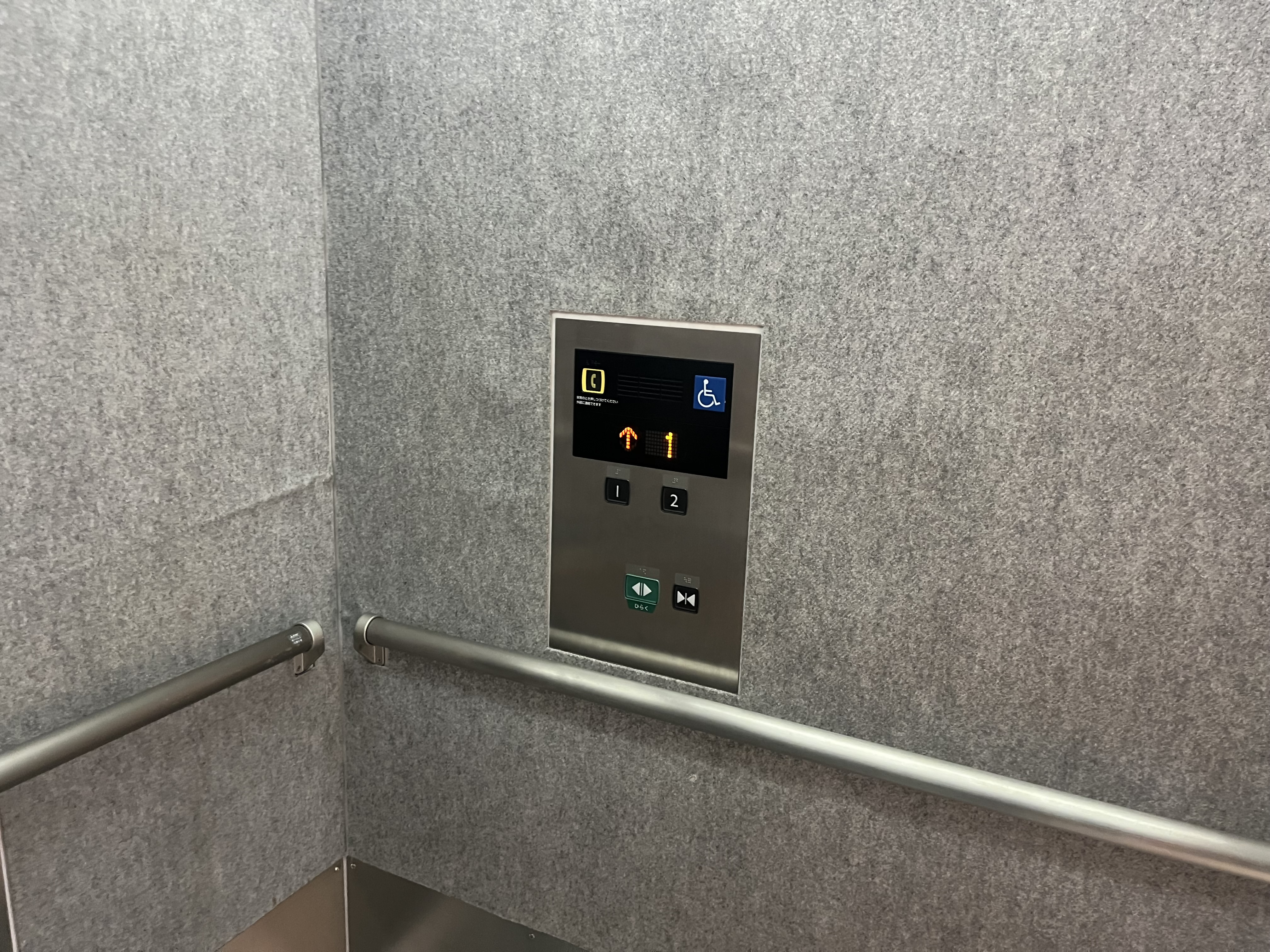 エレベーターの操作盤の写真