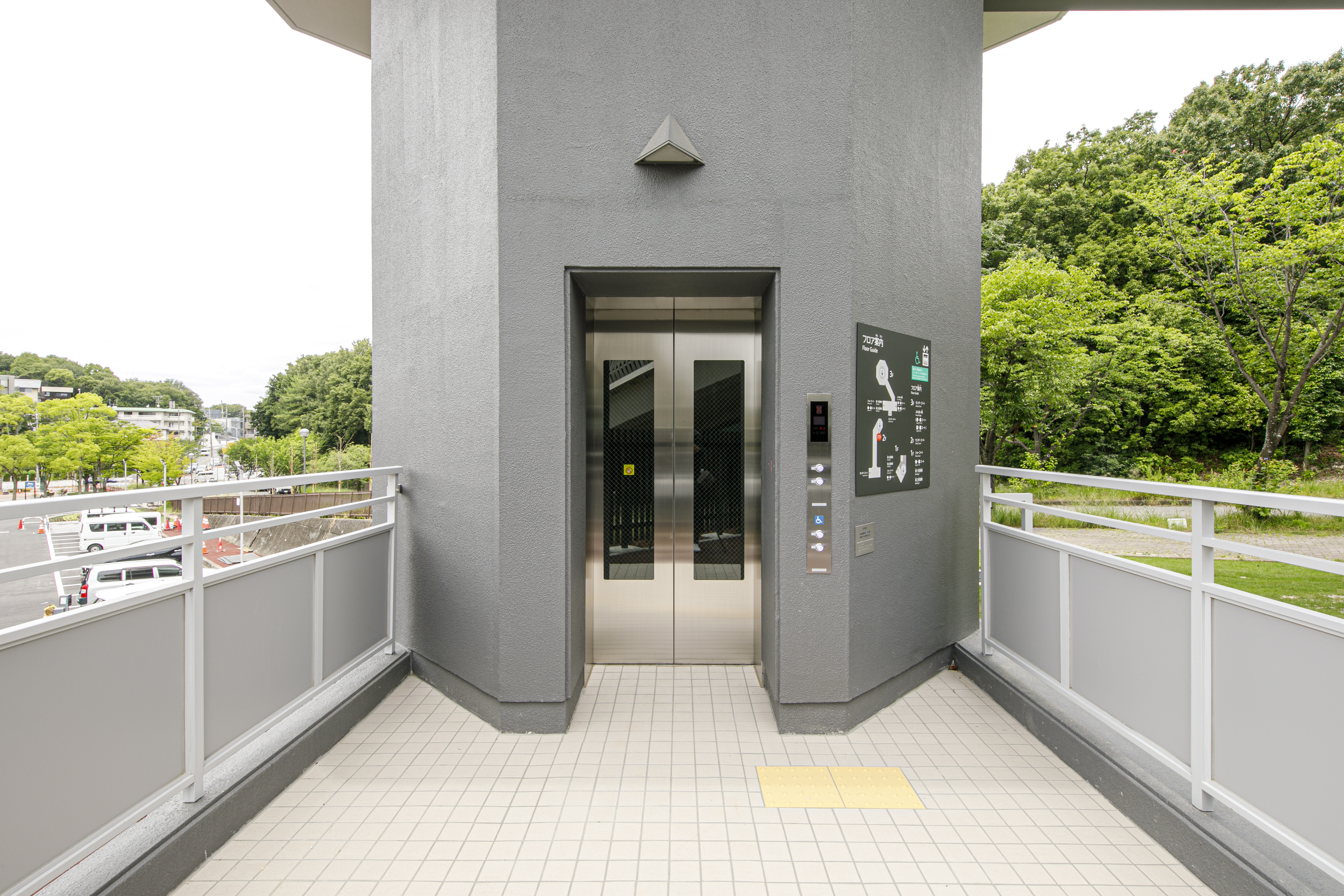 エレベーター棟2階の写真