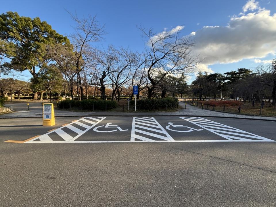 鶴舞公園駐車場(障害者用スペース)の写真