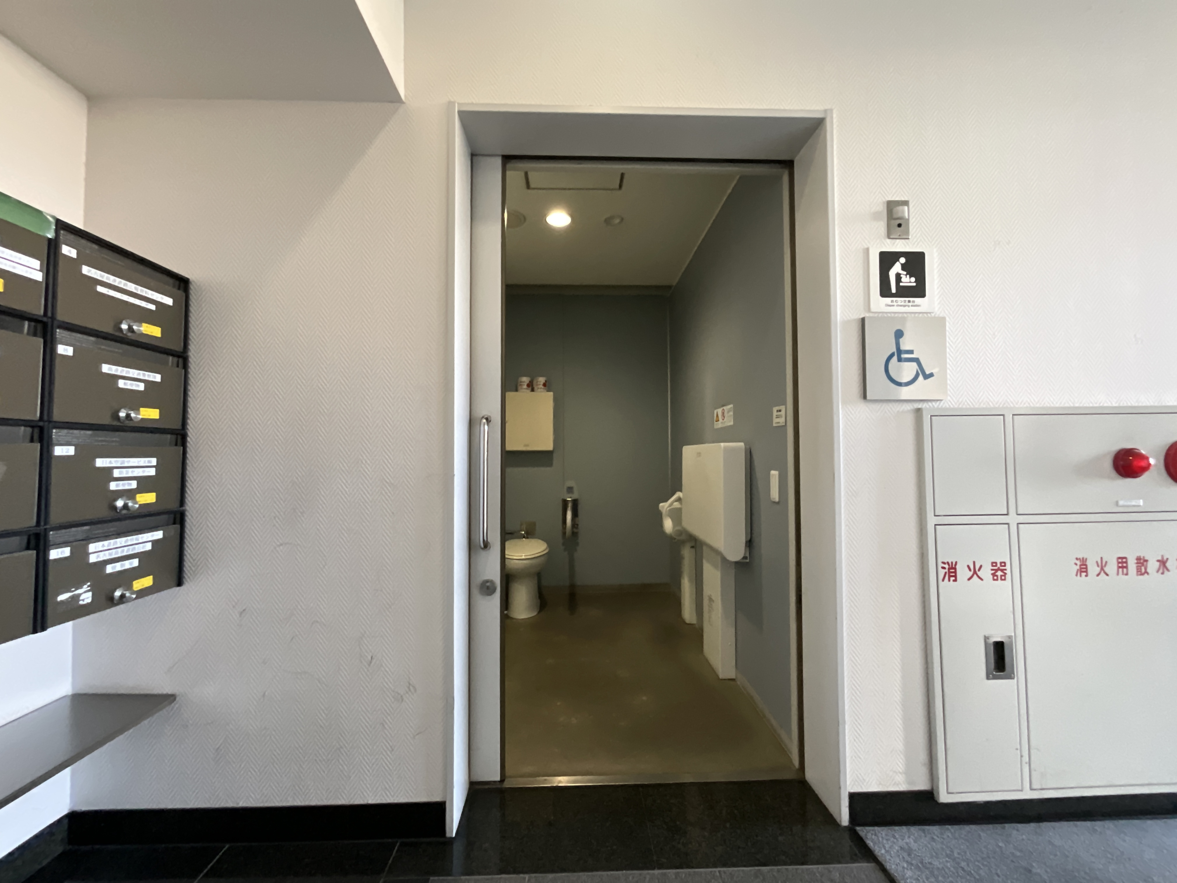 バリアフリートイレ外観の写真