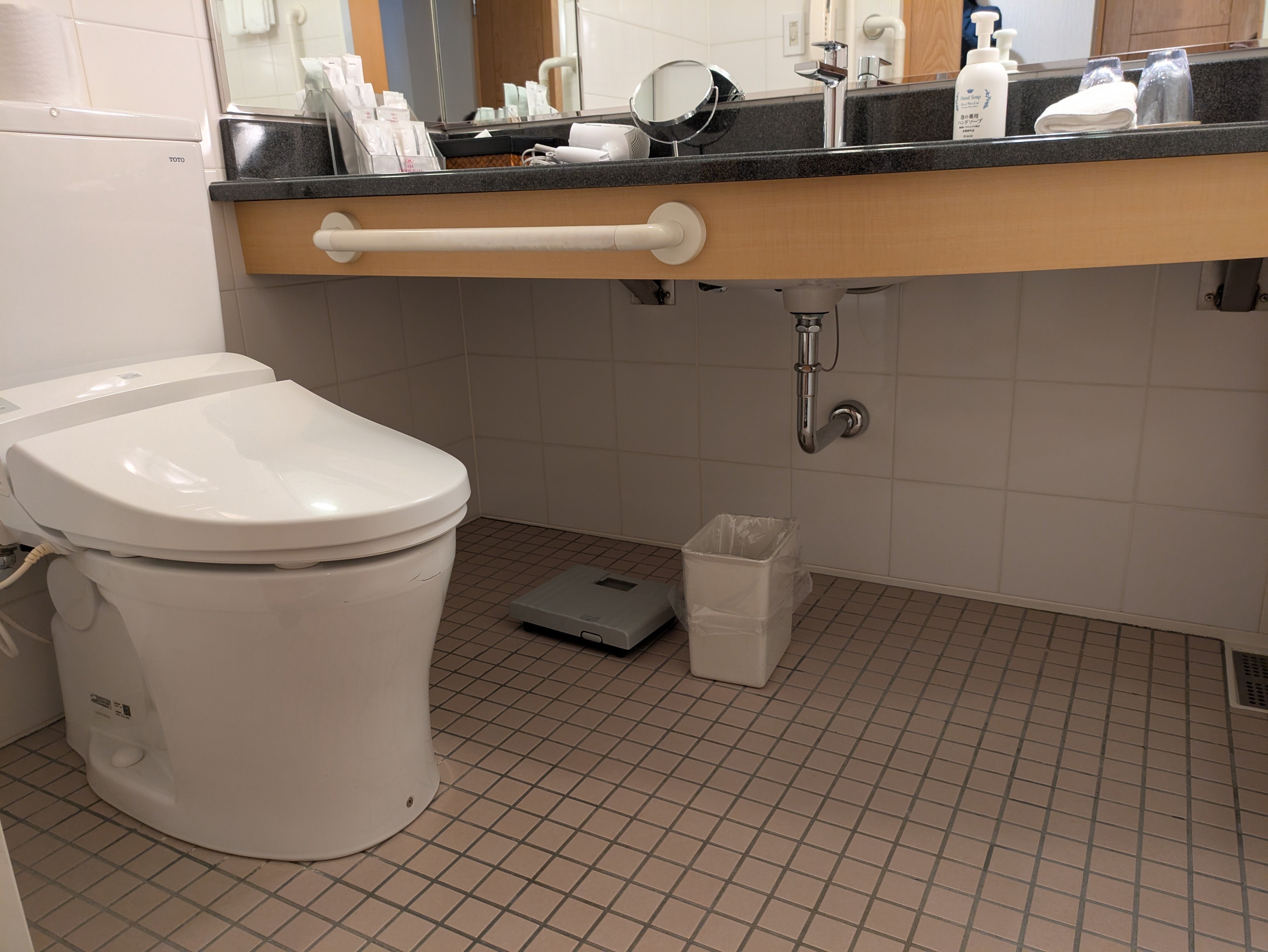 バリアフリールームのトイレの写真