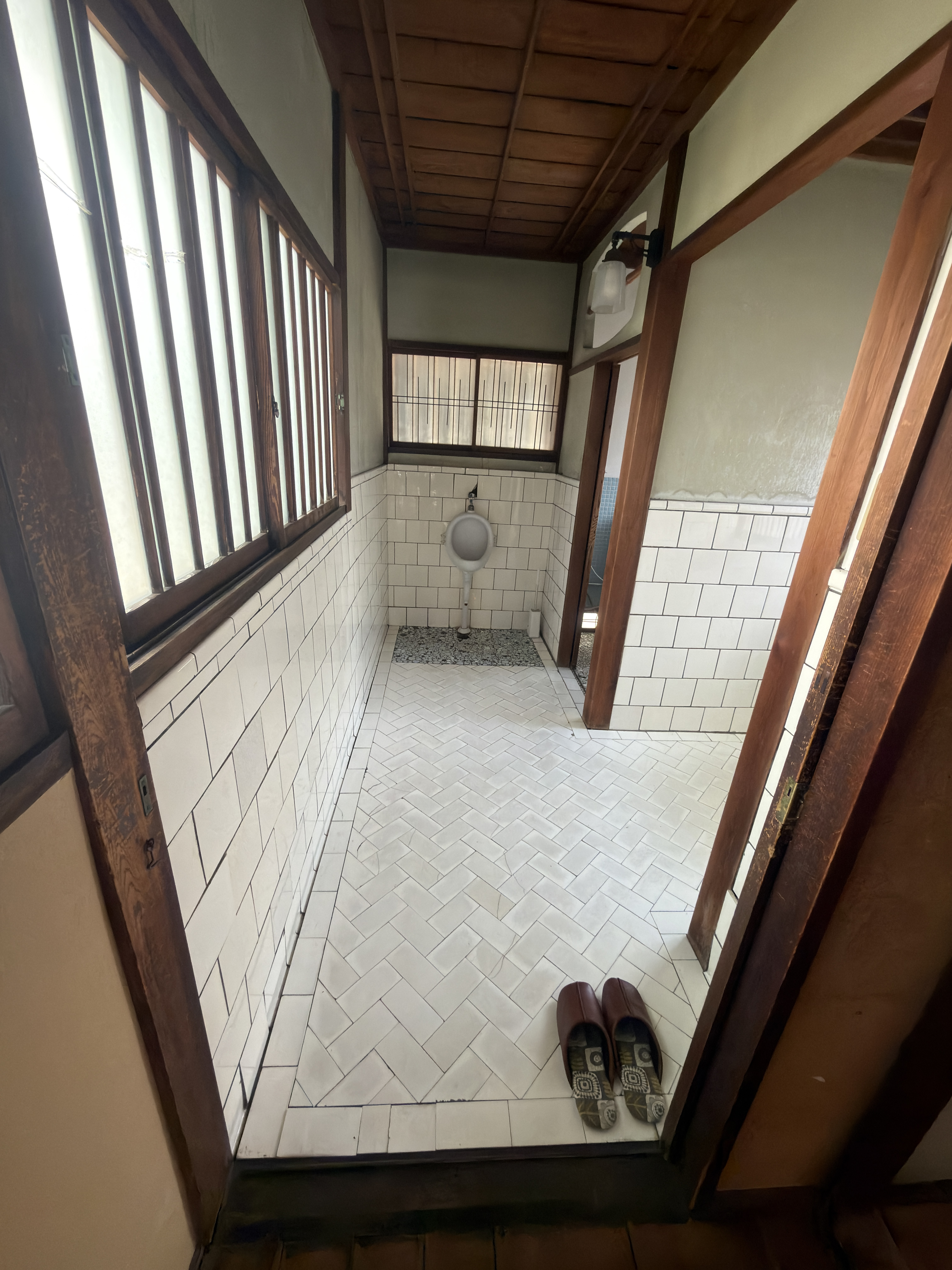Ảnh nhà vệ sinh nam thông thường
